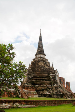 在Wat chaiwattanaram寺塔；Ayutthaya；泰國