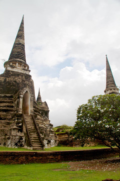 在Wat chaiwattanaram寺塔；Ayutthaya；泰國