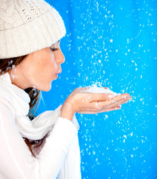 冬天有雪的女人
