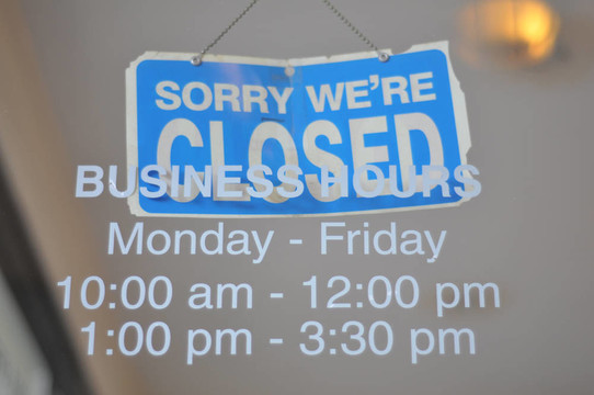 對(duì)不起我們?cè)诖皯羯现匦玛P(guān)閉