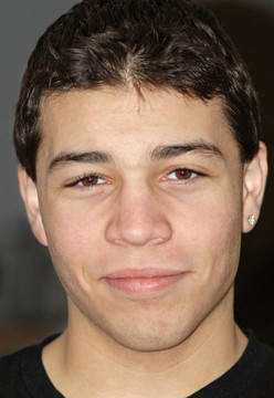 自信的年輕人；青少年