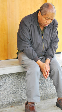 非洲裔美國(guó)男性。