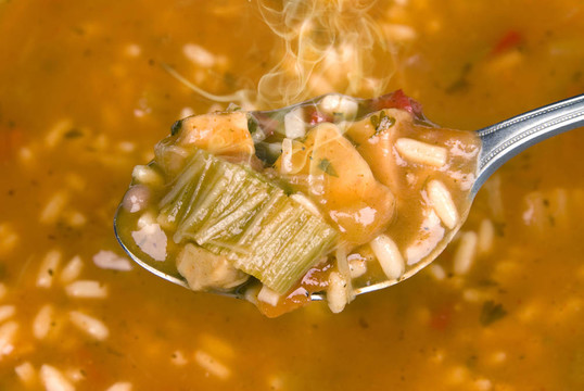 熱勺充滿湯
