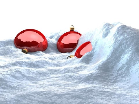 雪中的圣誕球