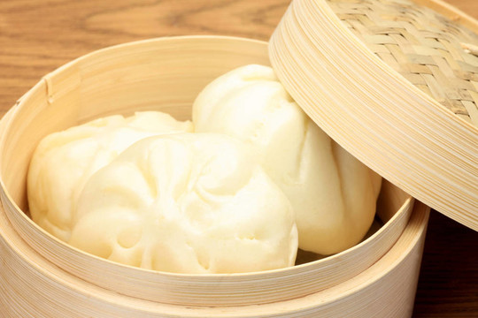 蒸出的肉包子