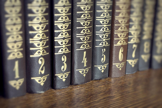 書架上的書