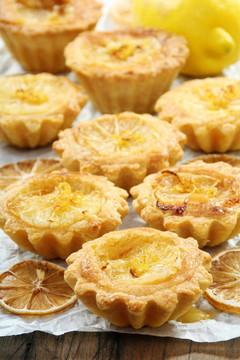 Sandy pastry與檸檬灌裝。