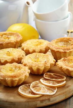 Sandy pastry與檸檬灌裝。