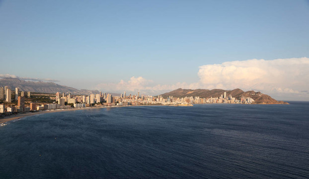 地中海城市貝尼西班牙天際線；