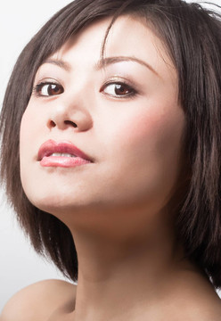 美麗的女孩與下巴