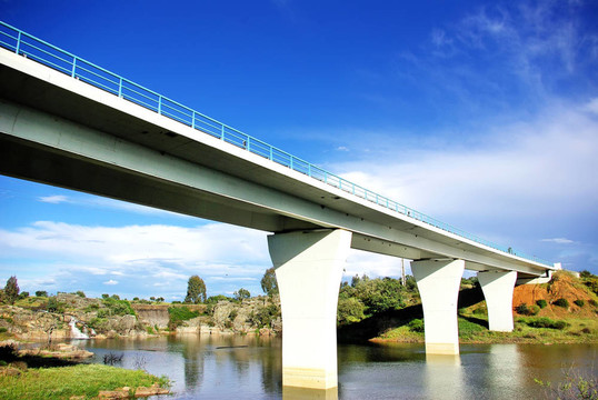 阿爾克瓦湖橋。