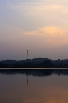 夕陽下的魚塘