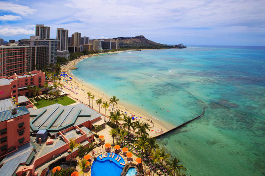 威基基海灘；Diamond Head