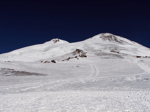 兩個(gè)山頂（Elbrus）
