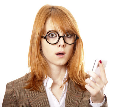 滑稽的商業(yè)女性戴眼鏡打電話。