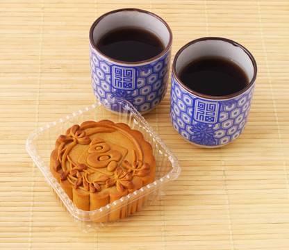 中國(guó)月餅和茶