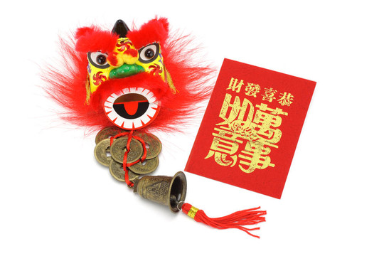 中國新年的裝飾品和紅色的包