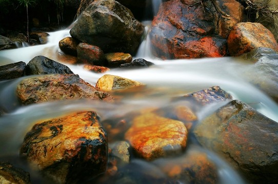 溪水