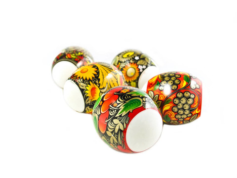 白色背景上的復(fù)活節(jié)彩蛋