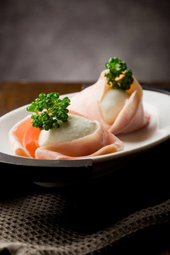 用火腿Mozzarella