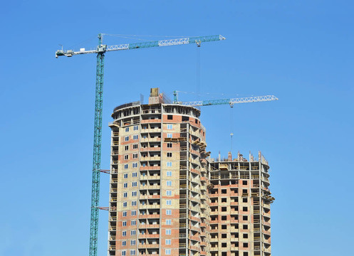 建筑起重機和建筑在藍天建設