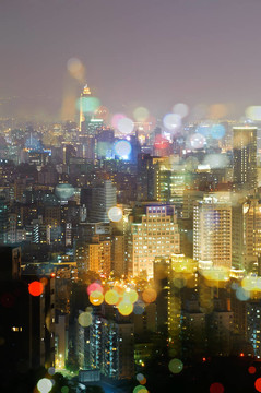 豐富多彩的城市的夜晚