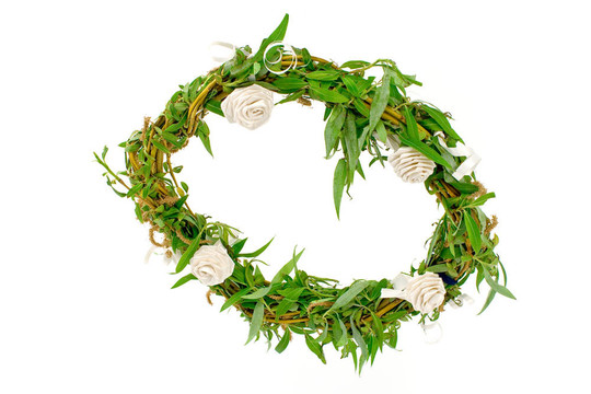柳樹的枝條編成的花環(huán)