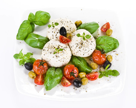 羅勒圣女果和橄欖Mozzarella