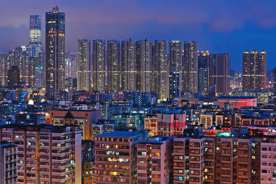 夜晚的公寓樓