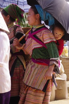 女人的苗族花市場(chǎng)