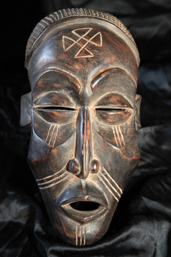 非洲部落的面具- Chokwe Tribe
