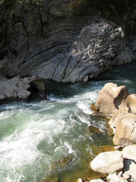 河