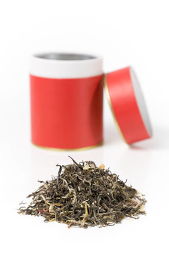 帶紅色的綠茶