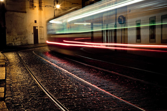 夜間有軌電車在布拉格
