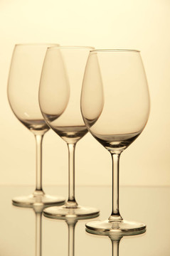 空的酒杯