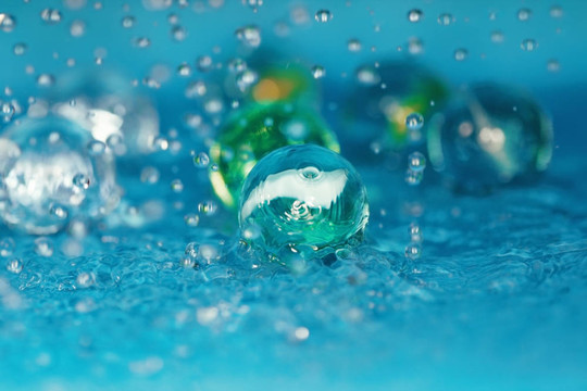 球和水