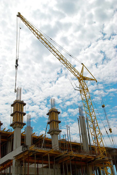 建筑起重機與建筑施工。