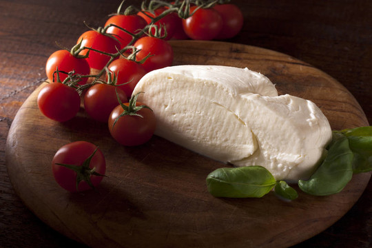 羅勒和番茄Mozzarella