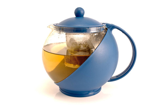 帶暖茶的藍色玻璃茶壺