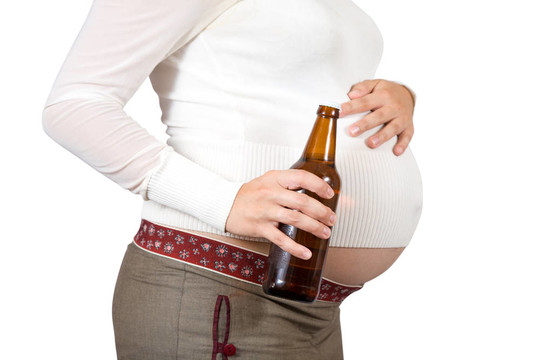 孕婦帶瓶啤酒