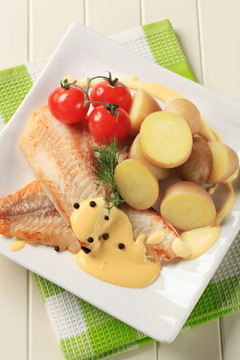 煎魚(yú)片和土豆