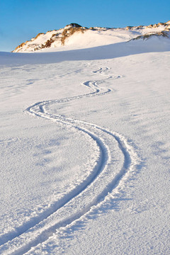 滑雪板卷曲的痕跡