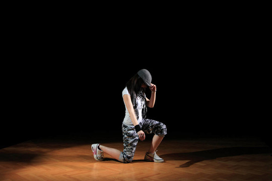 嘻哈女孩的舞蹈