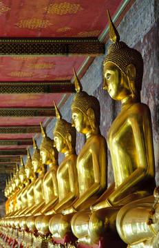 在Wat Sutat金佛；曼谷