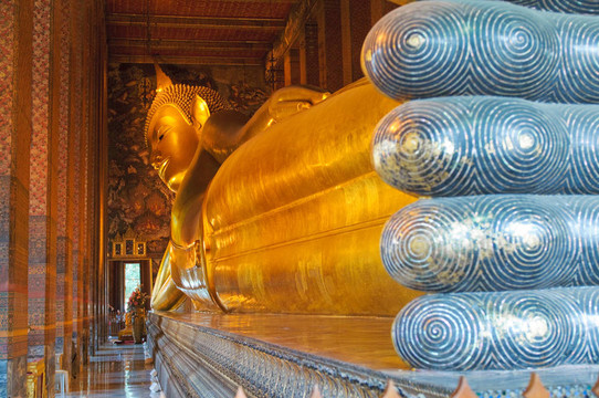 臥佛臥佛寺；曼谷；泰國；