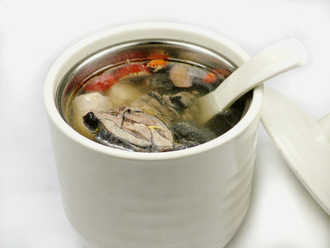 烏雞紅棗燉湯