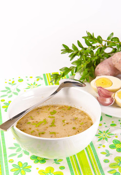 Zurek是一個(gè)體面的波蘭復(fù)活節(jié)湯