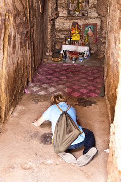 男孩以圖畫里面著名的寺Wat Phra Si sanphet；在Ajutthaya皇家宮殿