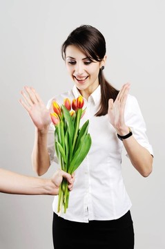 漂亮的女人和花