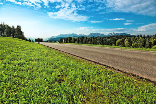 阿爾卑斯山脈的道路